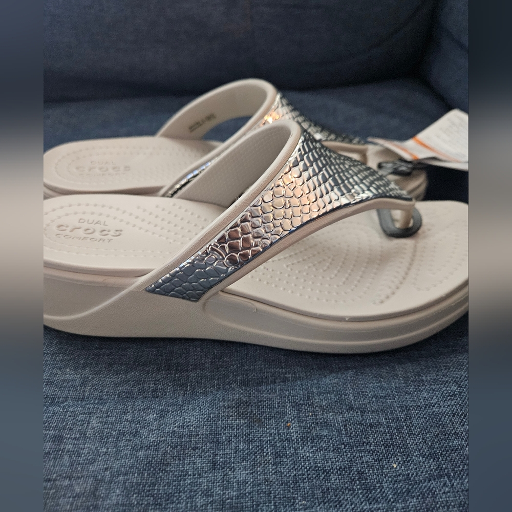 NWT Crocs Monterey Metallic